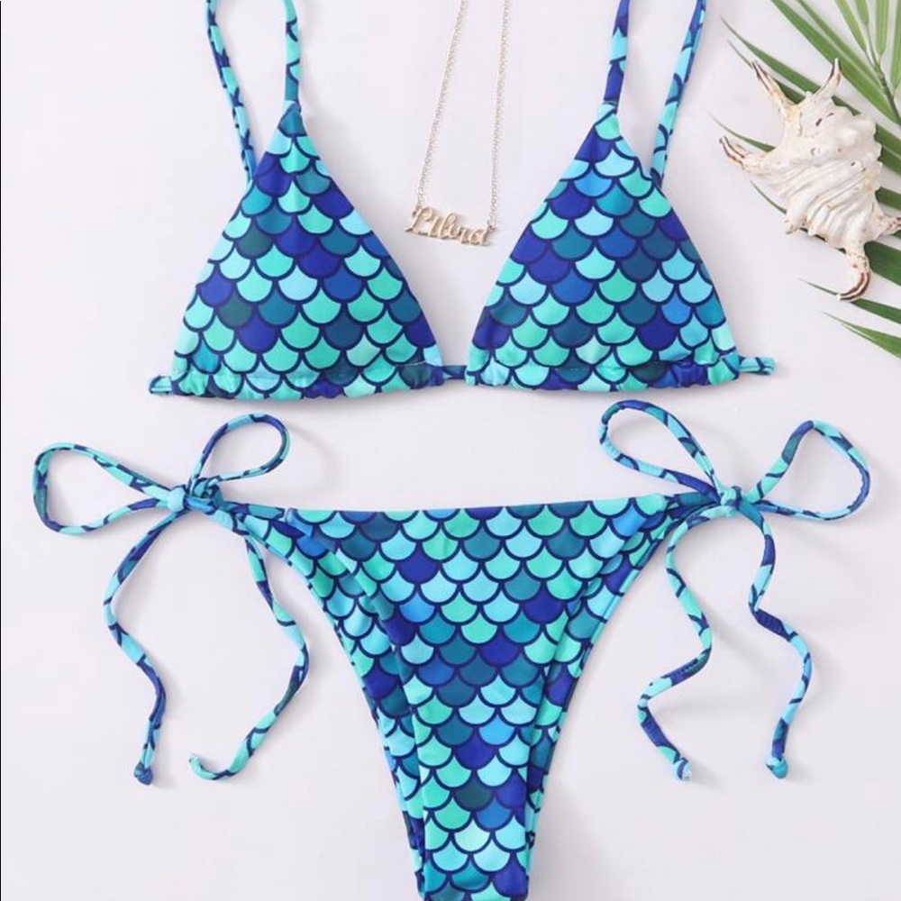 Fish scale triangle binini NWT 🐟